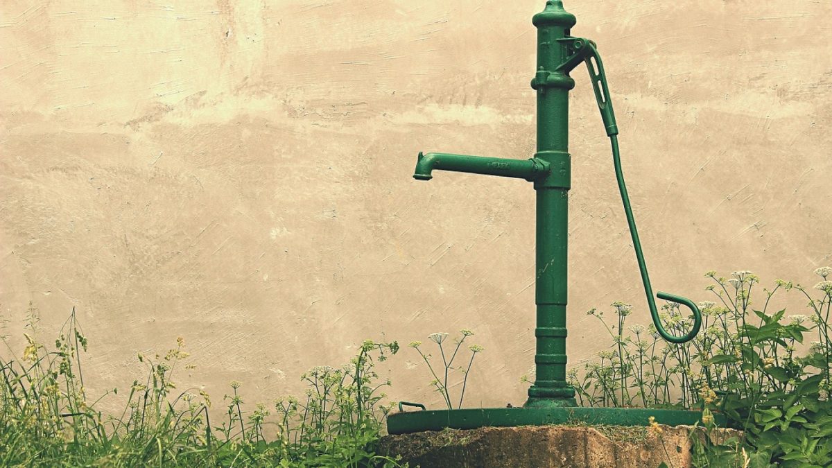 Quel budget prévoir pour la location d'une pompe à eau chargée ?