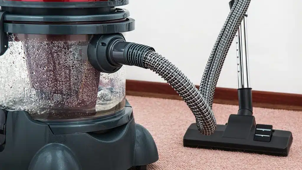 Comment gagner du temps dans le ménage de sa maison avec un aspirateur multifonctions ?