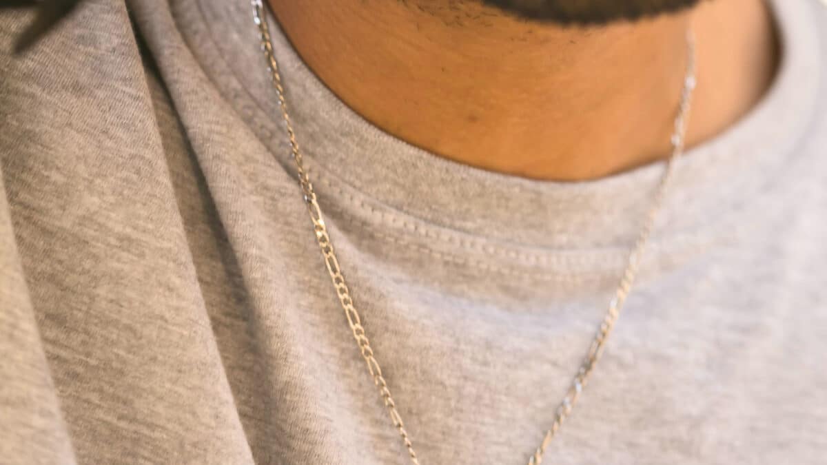 Découvrez les différents styles de chaînes pour homme et comment choisir le bijou idéal