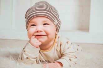 Jeunes parents : optez pour des produits réutilisables pour le bien de votre enfant et de la planète