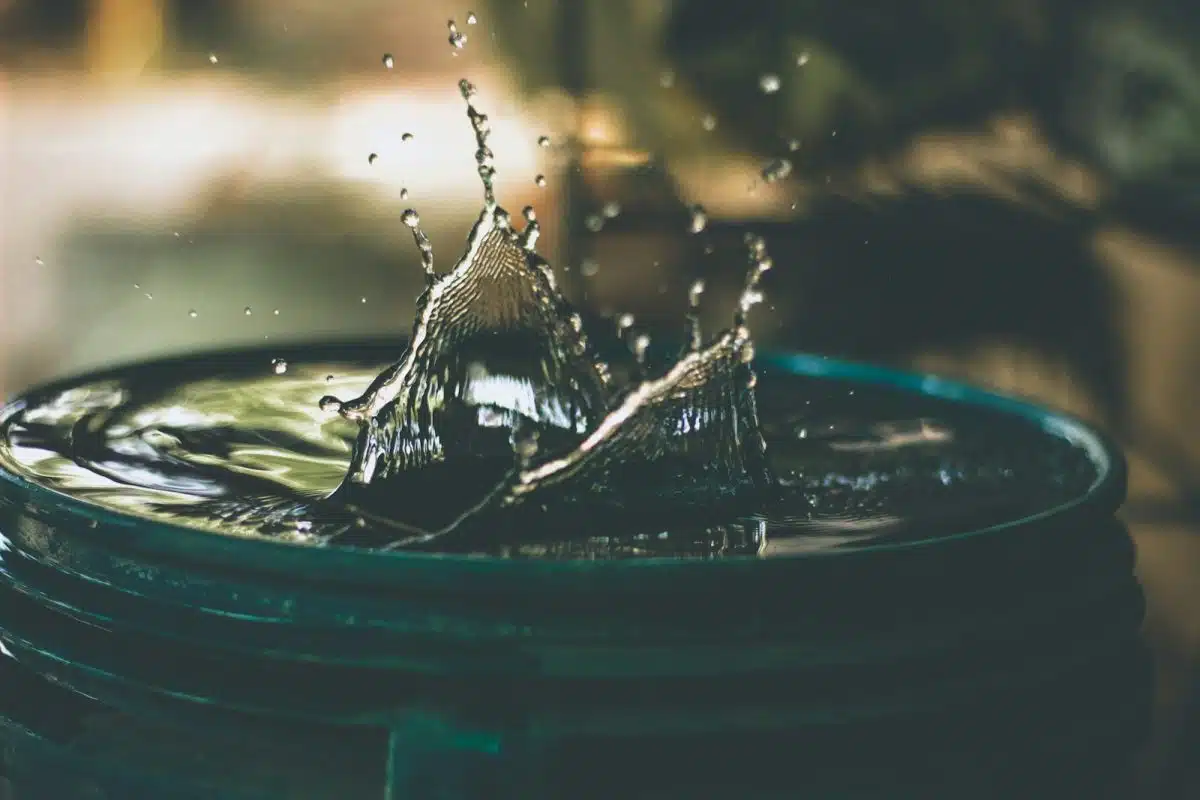 eau de pluie dans un bidon
