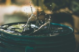 eau de pluie dans un bidon